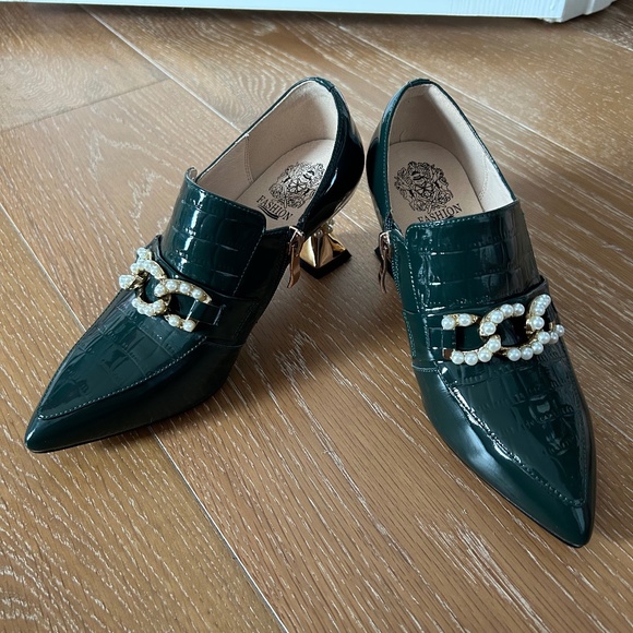 NEW Sexy Work Loafer Heels with Pearl Chain Accent (W5.5) - Picture 1 of 4